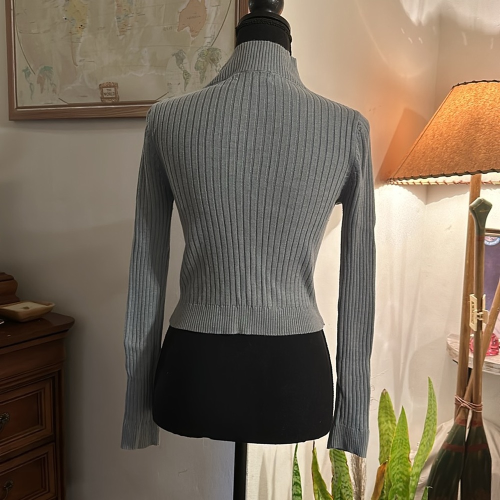 Sweater 💙 - Picture 2 of 3